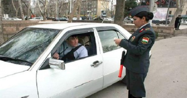 Пришли в форму. Почему таджички надевают погоны