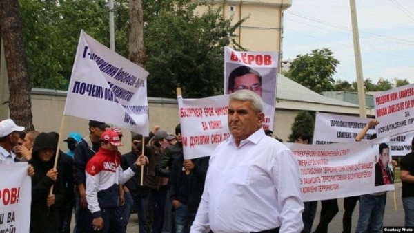 ЕС об "акции протеста" в Душанбе: каждый имеет право свободно выражать свои взгляды
