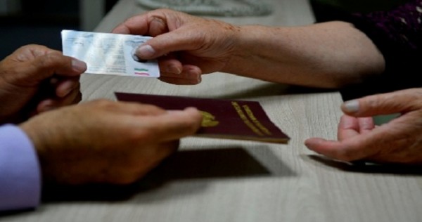 У вас ещё есть время заменить старые паспорта на новые пластиковые?