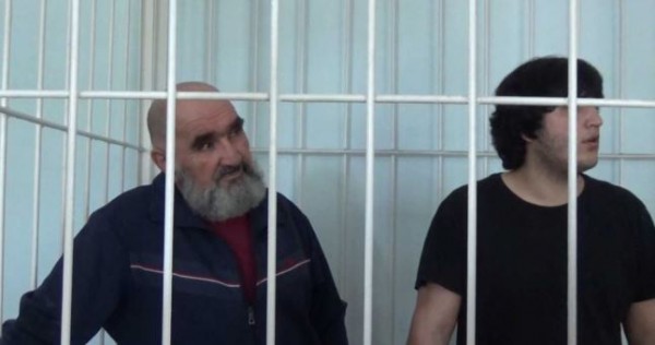 «Прошу вас, отпустите отца, он не виновен». В Душанбе отца и сына осудили за наркоторговлю