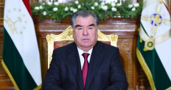 Эмомали Рахмон порекомендовал дехканам отложить пост в месяц Рамазан