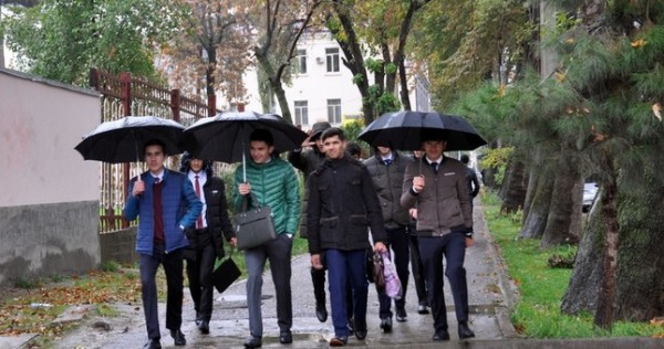 Cегодня в Таджикистане облачно, кратковременный дождь и гроза
