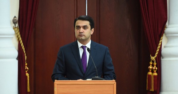 Рустами Эмомали подписал Постановление об определении лучшей больницы, врача и среднего медицинского персонала