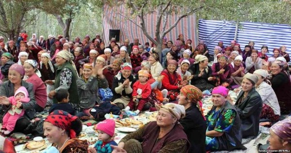 Жителя района Кушониен оштрафовали за проведение обряда «чойгаштак» на свадьбе дочери