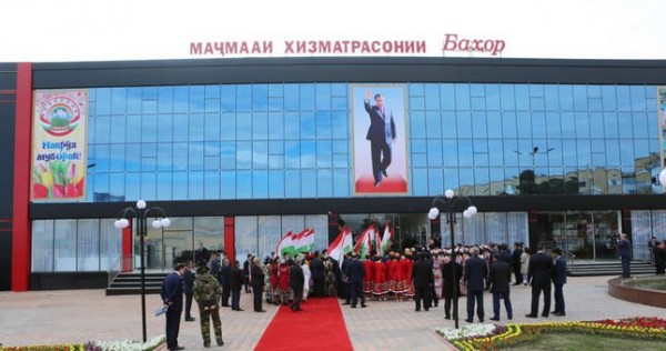 Рахмон открыл в Худжанде Дворец молодежи имени Лоика Шерали
