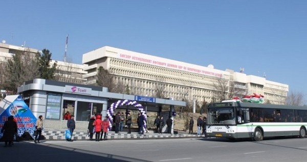 В Худжанде на остановках появились центры обслуживания