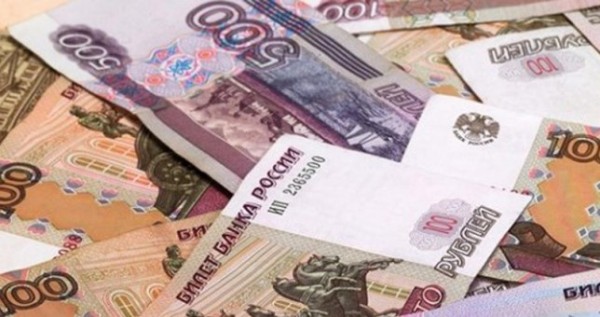 Таджикистанец пытался вывезти из Челябинска около $15 тыс.