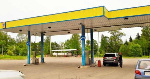 Под Петербургом таджикистанца арестовали за поджог джипа прораба