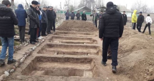 На юге Таджикистана прошли похороны погибших при обрушении жилого дома в Магнитогорске