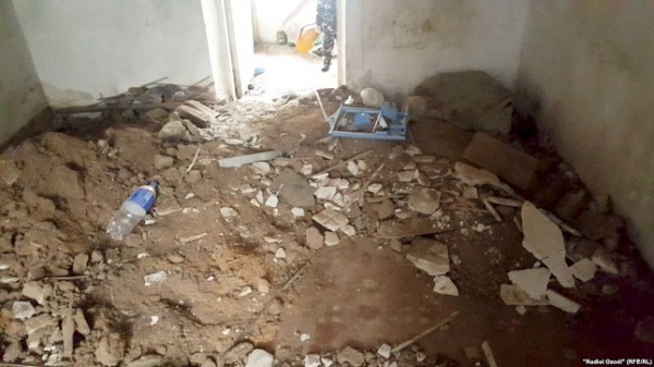 В Душанбе обвалилась крыша одного из домов: женщине и трем детям удалось эвакуироваться