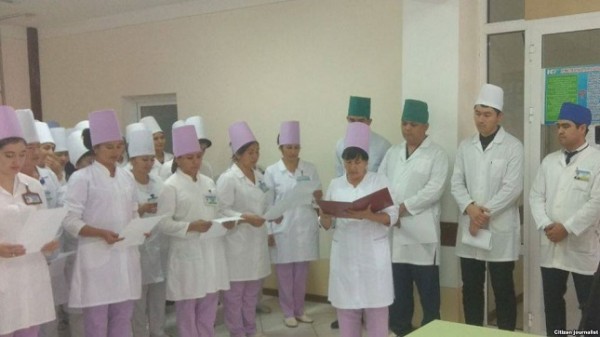 Таджикских врачей обязали выучить наизусть гимн медработников