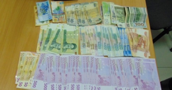 Таджикистанец хотел проскользнуть по «зеленому коридору» с валютой на $58 тыс.