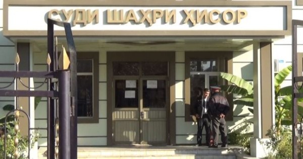 Подполковник милиции приговорен к штрафу в 50 тыс. сомони за многожёнство