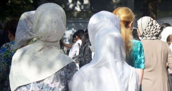 В Таджикистане намерены запретить женщинам в хиджабе входить в государственные и частные учреждения