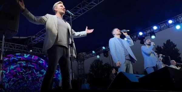 "День Победы" в исполнении "Хора Турецкого" в Душанбе