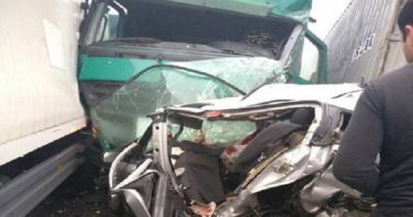 Четыре человека погибли в результате аварии на автодороге Душанбе-Худжанд