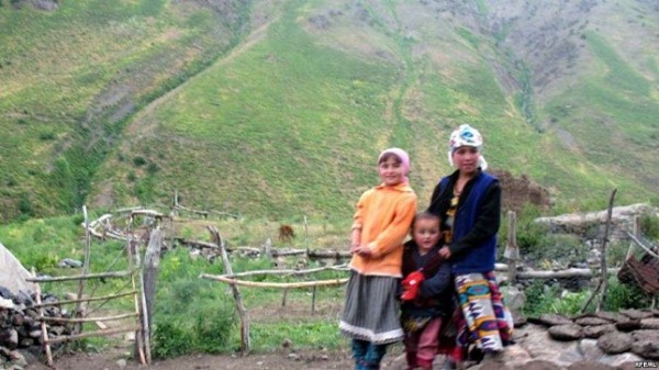 «У нас две родины и два языка». Как живется таджикистанским кыргызам на земле предков