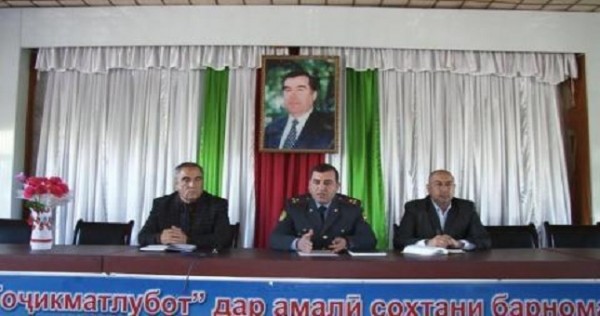 Студентов Бохтара предостерегают вступать в запрещённые в Таджикистане группировки