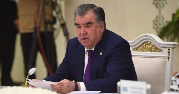 Эмомали Рахмон выразил Путину соболезнования в связи с трагедией в Керчи
