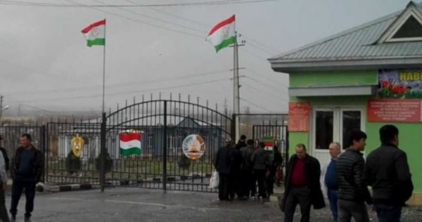 В Узбекистан по внутренним паспортам? О чем мечтают жители приграничных районов