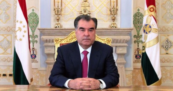 Президент поздравил таджикистанцев с Иди Курбон