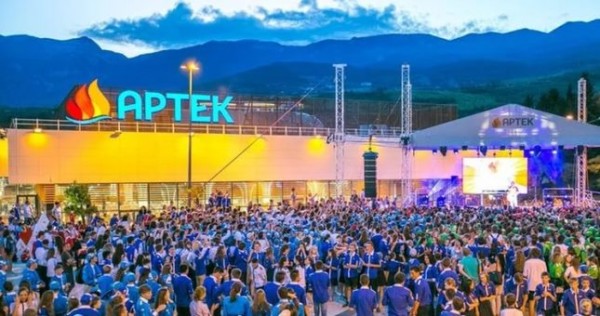 Юные журналисты из Таджикистана едут в Артек