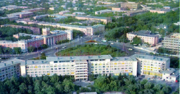 Зелено-бордовый Душанбе: крыши зданий в Таджикистане теперь должны ограничиваться только двухцветной палитрой
