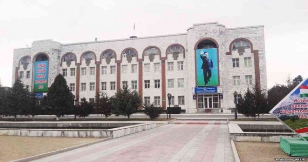 В Таджикистане трех подростков осудили за попытку взрыва гособъекта