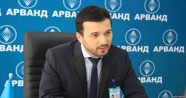 Джонибек Муродов меняет профессию: на один день певец стал финансовым консультантом
