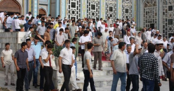 Жителей Таджикистана просят сдать садака аль-фитр главе махалли или имам-хатибу