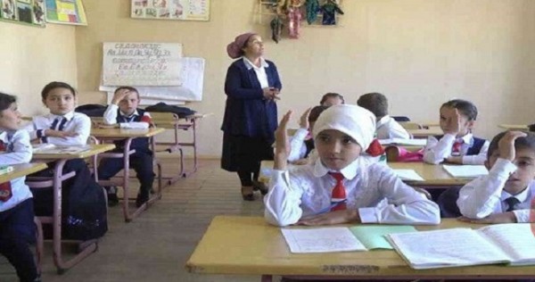 Родители таджикских школьников попросили Озоду Рахмон вернуть каникулы