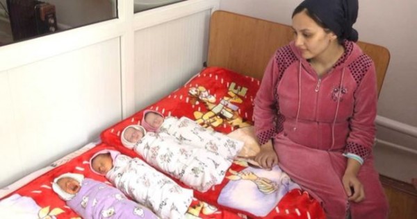 В Душанбе в семье студентов родились четверо близнецов