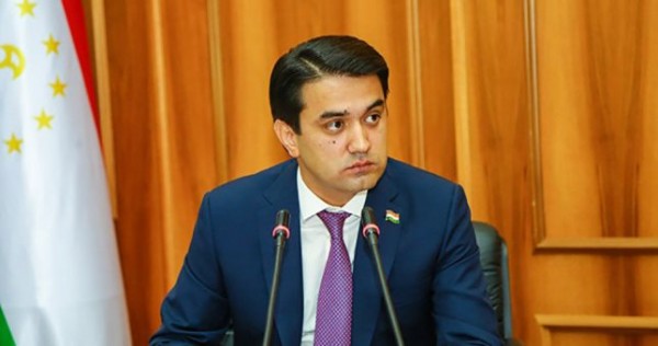 Рустам Эмомали объявил конкурс на проекты памятников поэтам Навои и Джами