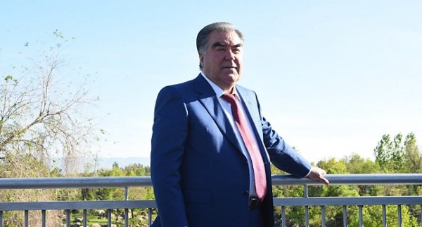 Рахмон поручил расширить трассу в Душанбе до восьми полос