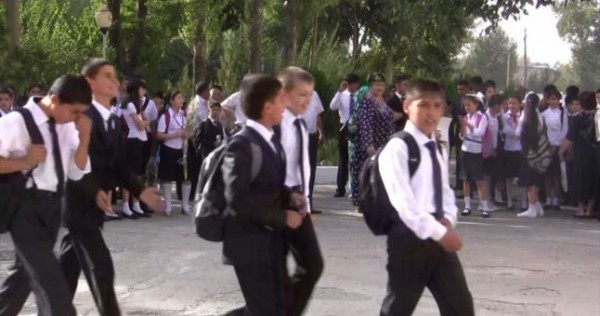 В школах Худжанда начали «клянчить» деньги у родителей