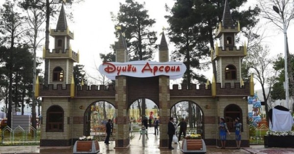 Эмомали Рахмон пригласил в «Мир сказок» 20 детей с врожденным пороком сердца