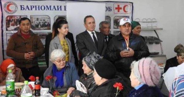 ОКПТ Согда провел в Гулистоне благотворительную акцию в честь Дня матери