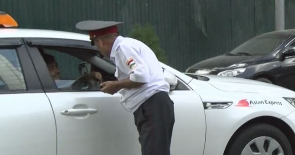 "Welcome to Tajikistan". Таджикских стражей порядка обязали учить английский