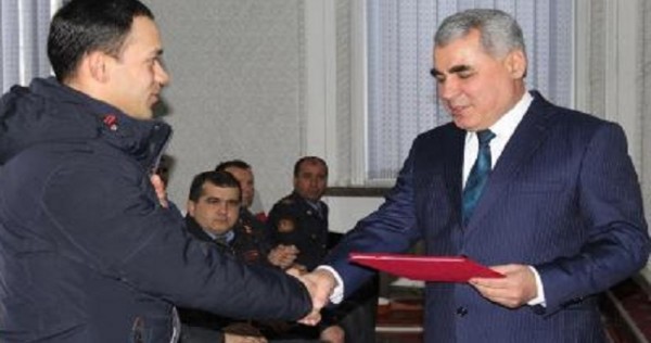 В Душанбе наградили двух мужчин, вытащивших тонущую девушку из реки