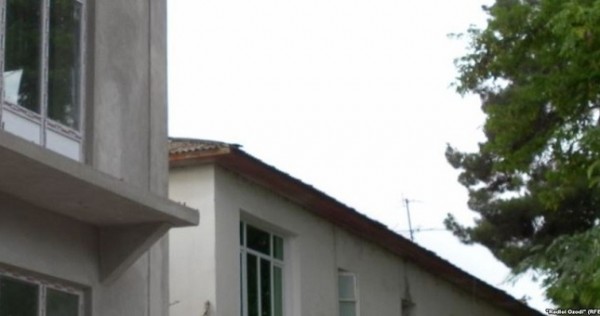 В Таджикистане женщина не пустила бывшего супруга жить на балконе квартиры