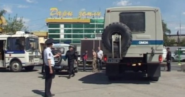 В Екатеринбурге бандиты пытались захватить таджикского мигранта в заложники, одному из таджиков прострелили колено