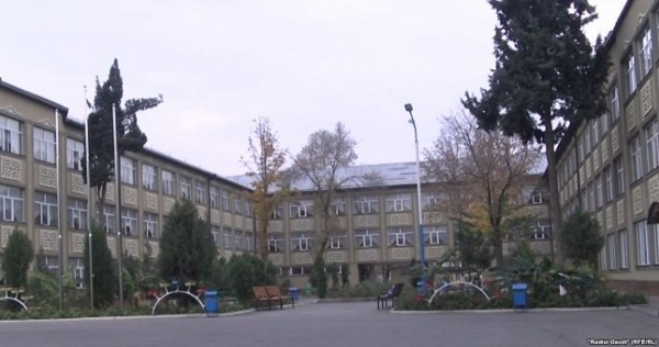 В Таджикистане двери интернатов закрыты для сирот при живых родителях