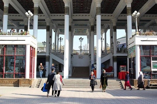Жизнь под снос: в Душанбе скоро не будет легендарной чайханы «Рохат»
