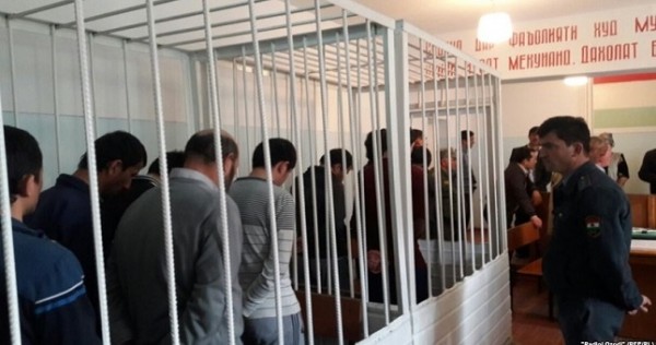 В Таджикистане девятерых граждан осудили за пропаганду идей ИГ