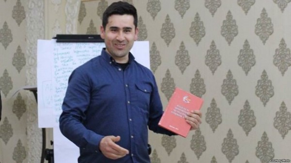 В Таджикистане под "облаву" угодил правозащитник