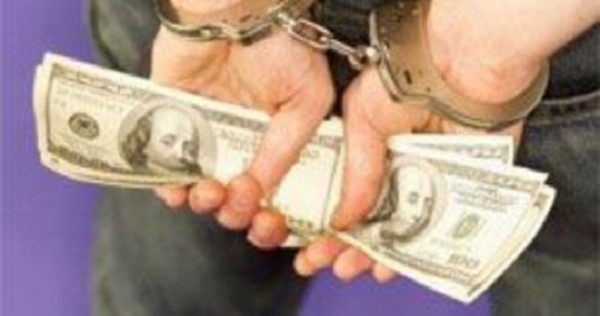 Директор банковского филиала в Согде подозревается в серийном мошенничестве