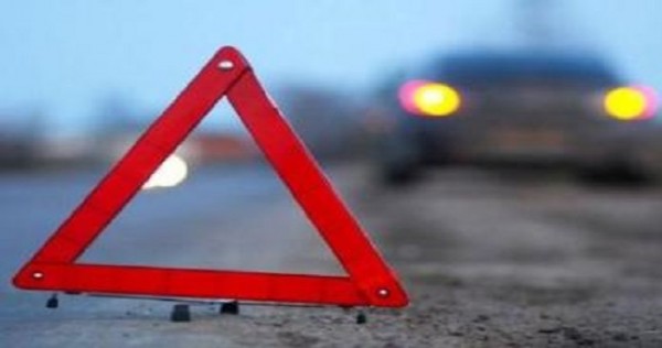В Душанбе «Мерседес-Бенс» сбил двух пешеходов