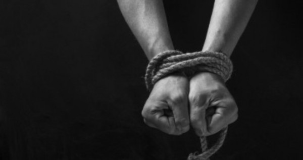 Четверо жителей Фахробода подозреваются в грабеже и насильственном удержании человека