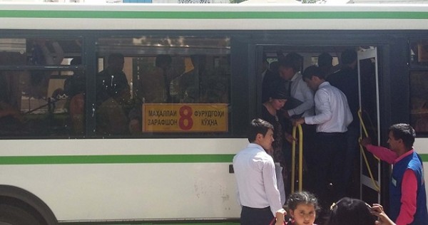 Жарко, долго и нет сдачи: чем живет городской транспорт Душанбе