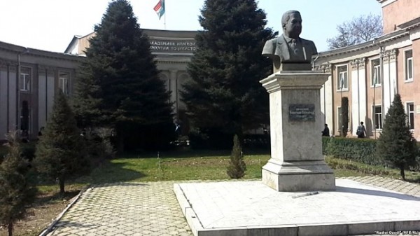 Таджикистан - страна докторов наук?